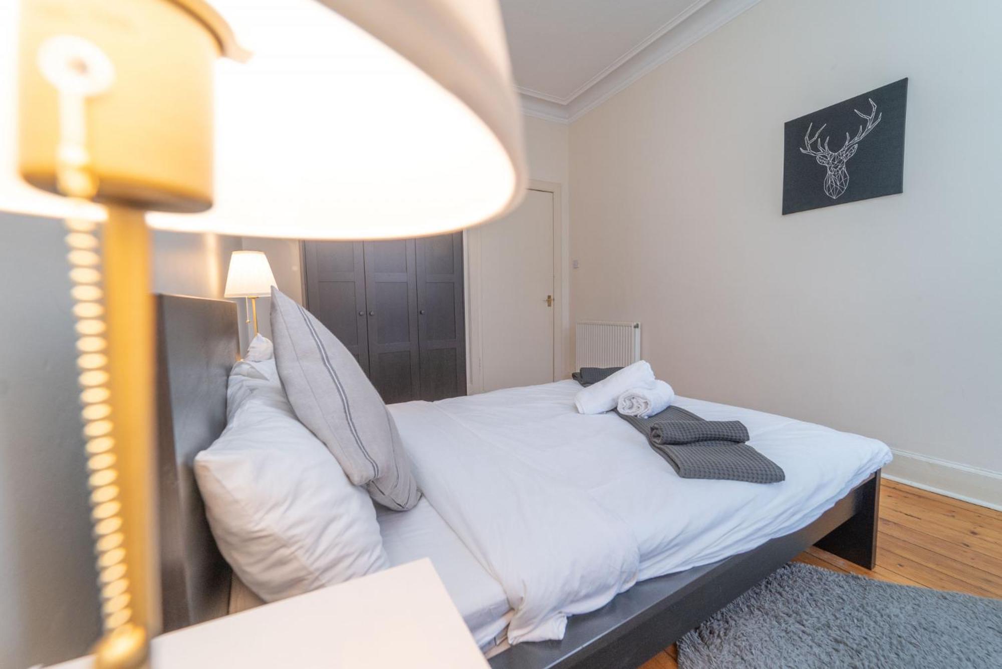 Large City Corner Apartment 爱丁堡 外观 照片