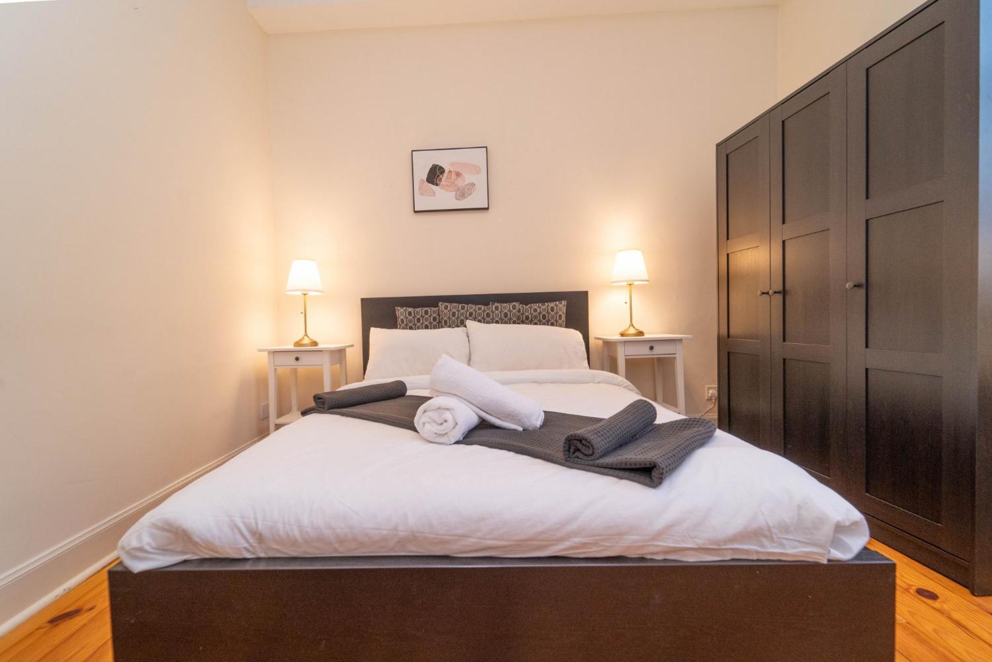 Large City Corner Apartment 爱丁堡 外观 照片