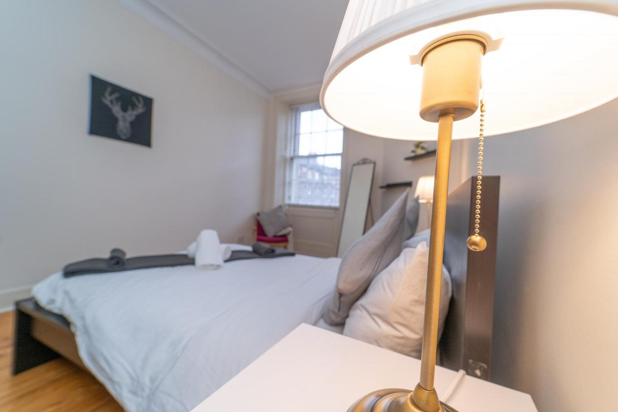 Large City Corner Apartment 爱丁堡 外观 照片