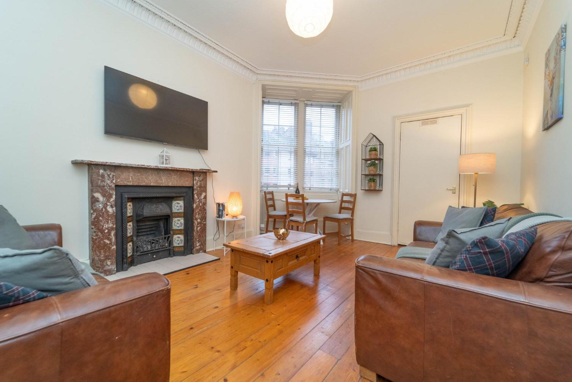 Large City Corner Apartment 爱丁堡 外观 照片